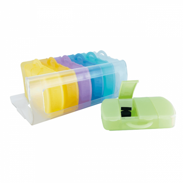PillBase 2GO Semi-Transparent. Die etwas andere Pillenbox im coolen Koffer-Design. Erfüllt alle Anforderungen einer hochwertigen Medikamenten Aufbewahrung.